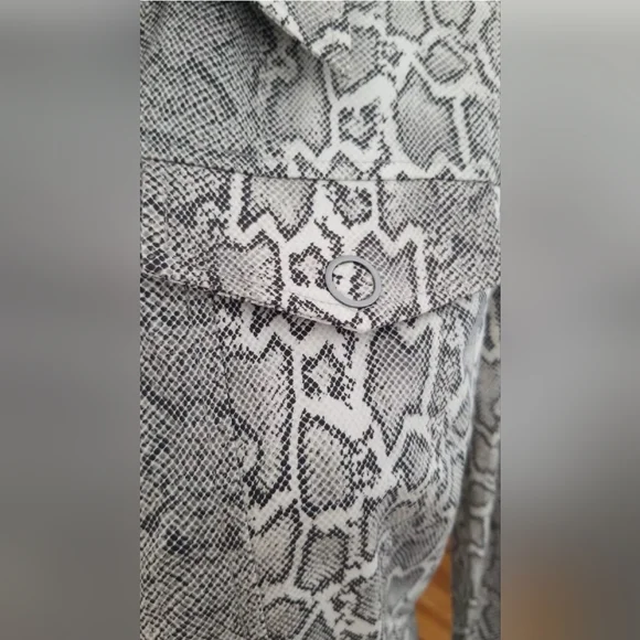 Elie Tahari Women's Emilia Snake Print Shirtdress NWT $498.00 Size US 6 Small